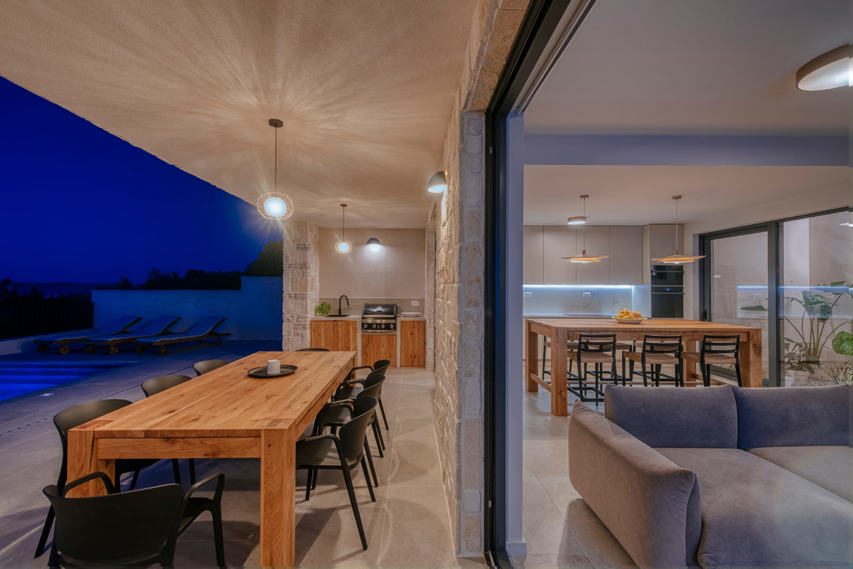Sodobna vila z mediteranskim šarmom in pogledom na morje – Mali Iž
