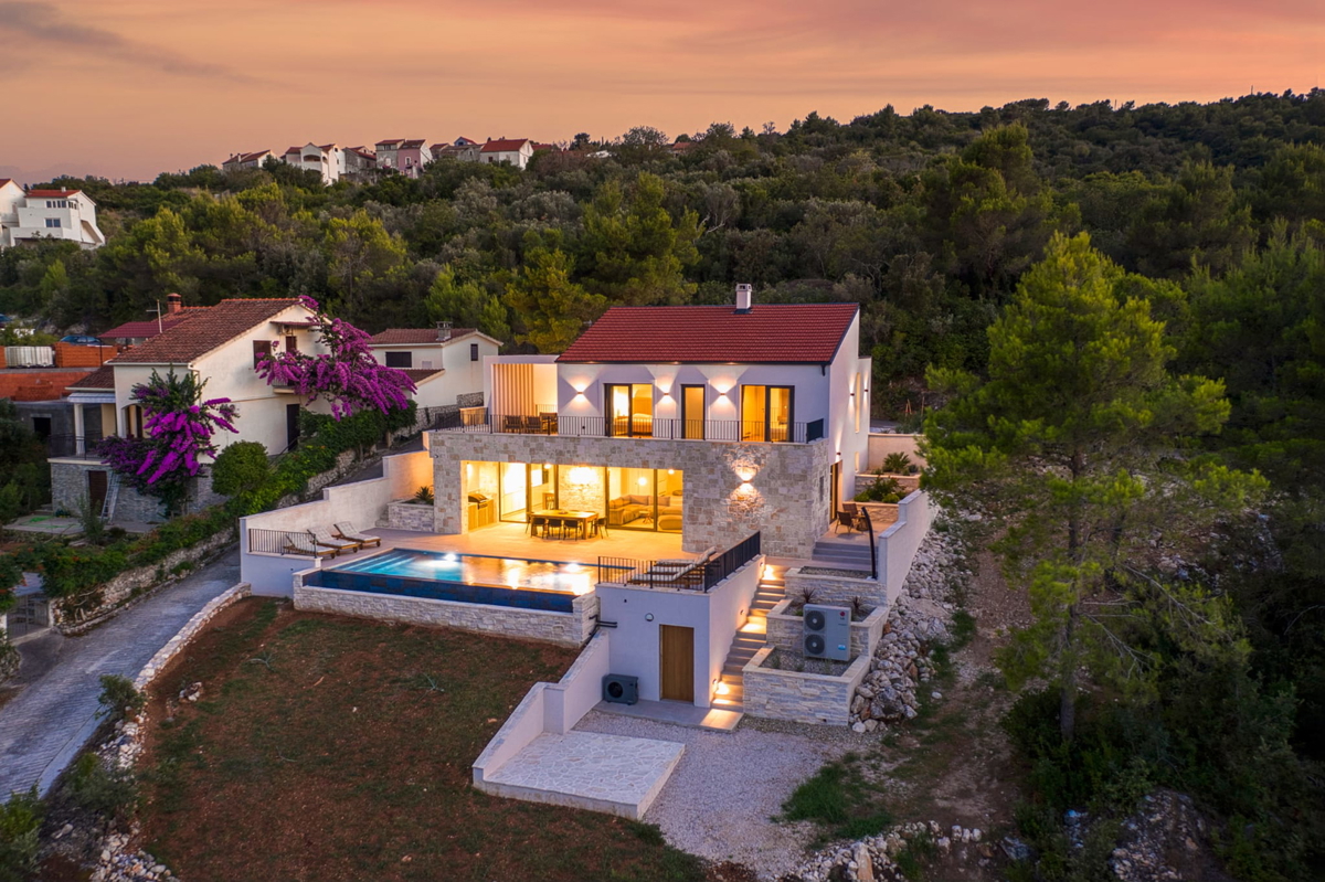 Sodobna vila z mediteranskim šarmom in pogledom na morje – Mali Iž
