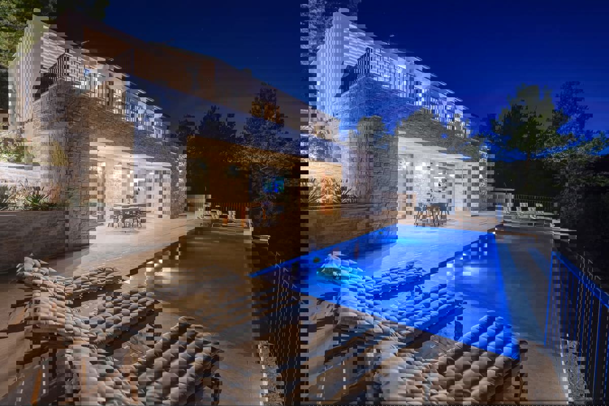 Sodobna vila z mediteranskim šarmom in pogledom na morje – Mali Iž