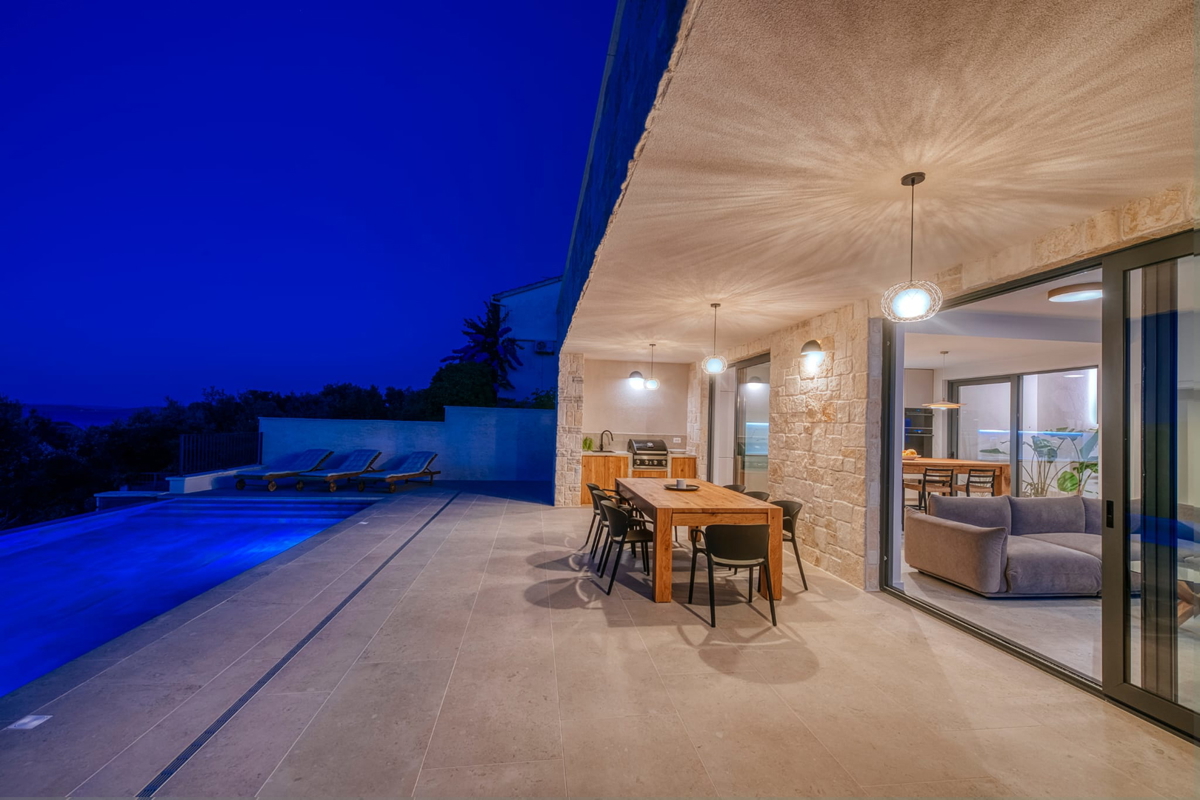 Sodobna vila z mediteranskim šarmom in pogledom na morje – Mali Iž