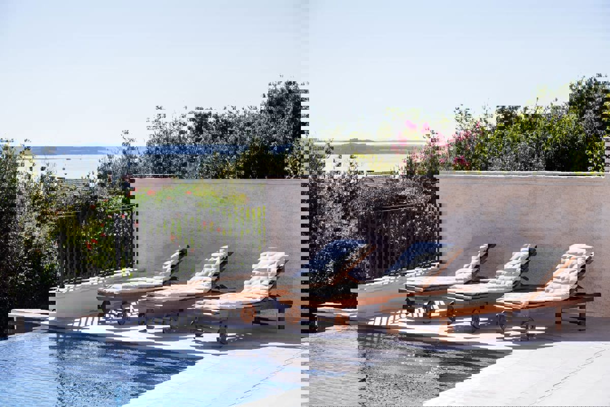 Sodobna vila z mediteranskim šarmom in pogledom na morje – Mali Iž