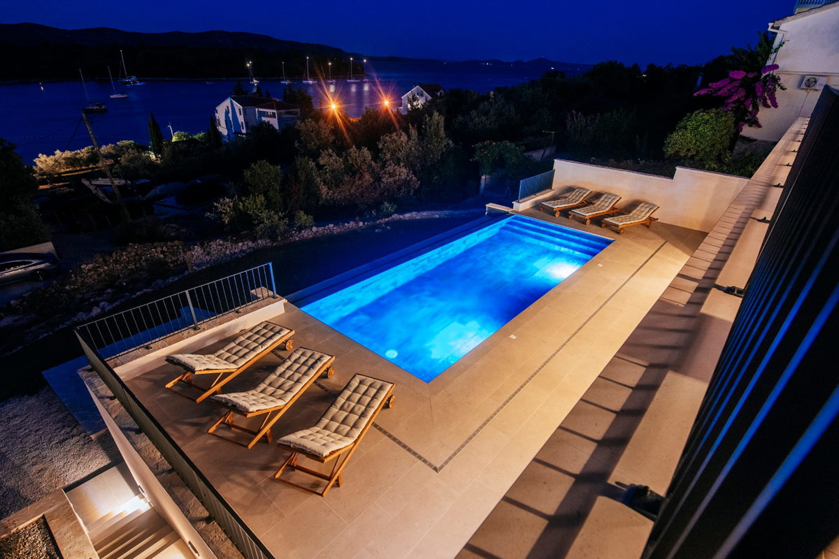 Sodobna vila z mediteranskim šarmom in pogledom na morje – Mali Iž