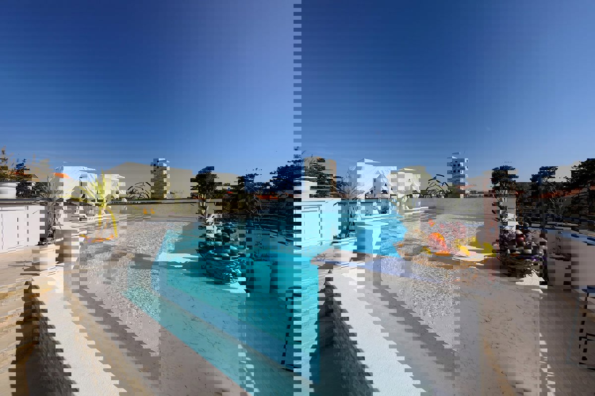 Trosoben dvonadstropni penthouse - priložnost