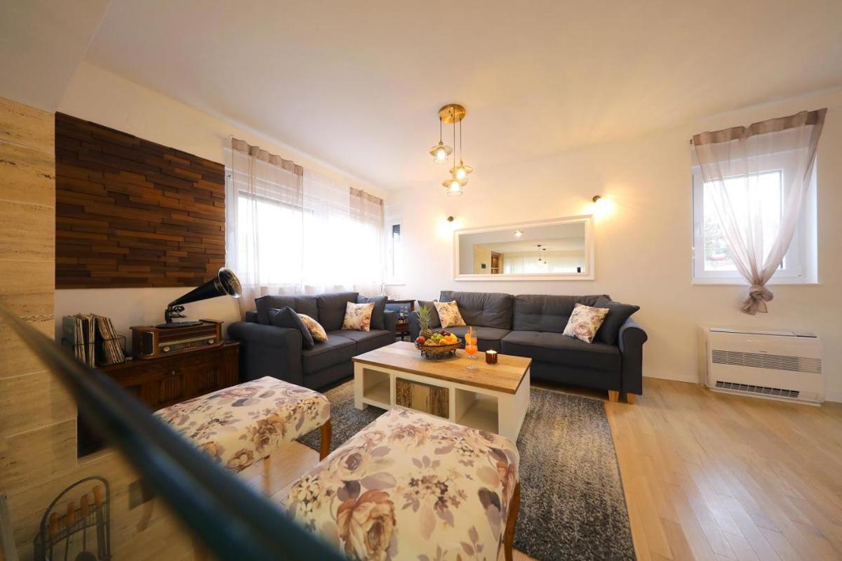 Trosoben dvonadstropni penthouse - priložnost