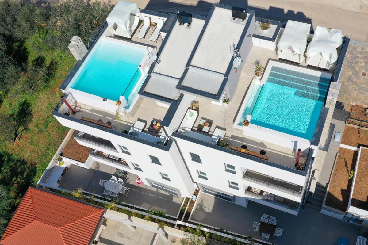 Trosoben dvonadstropni penthouse - priložnost