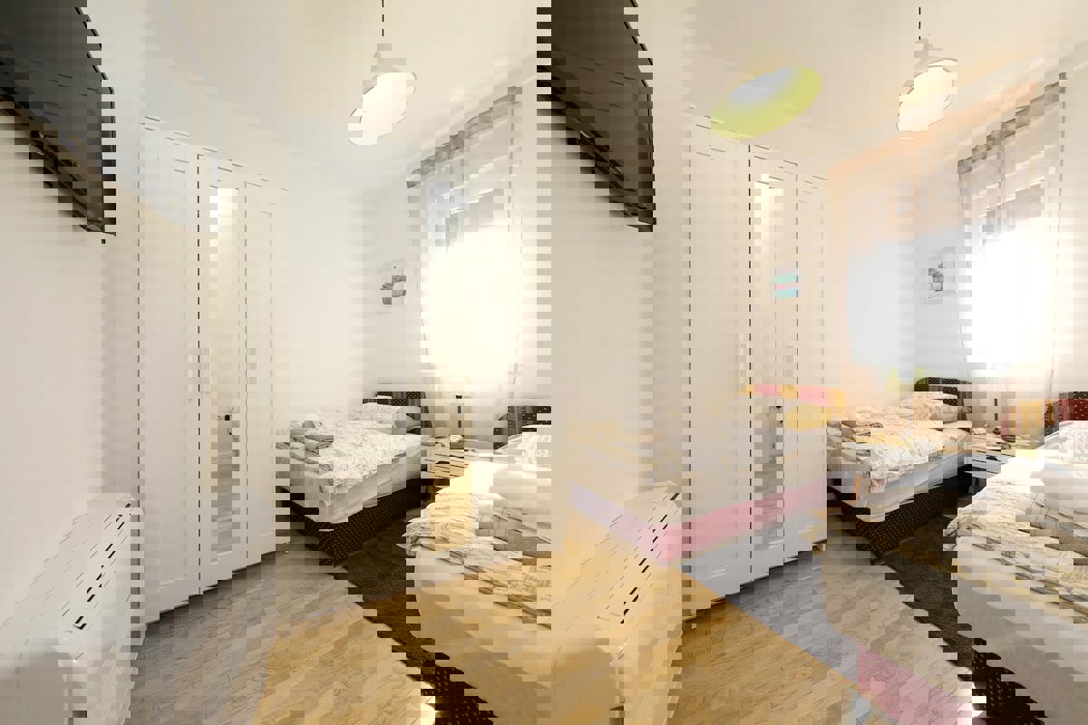 Trosoben dvonadstropni penthouse - priložnost