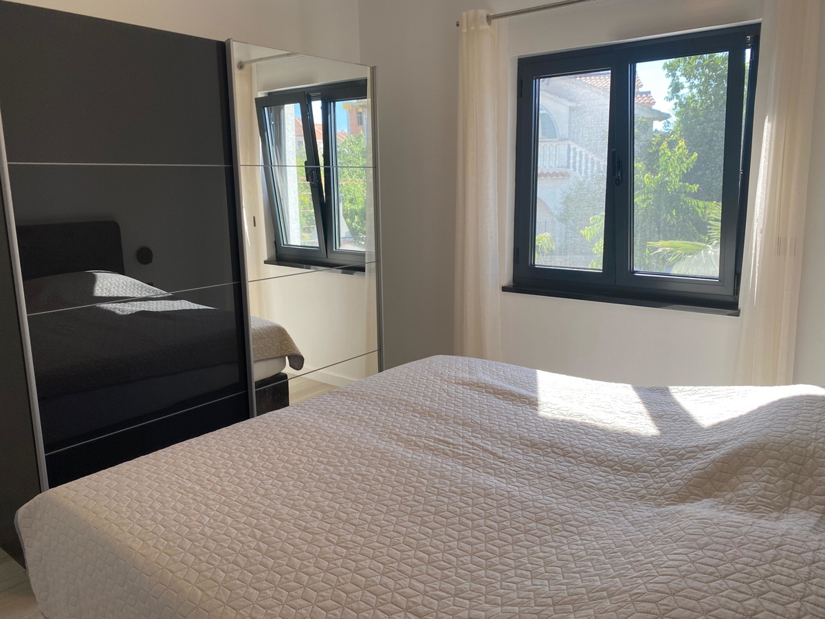 Vodice - Srima, stanovanja v neposredni bližini plaže