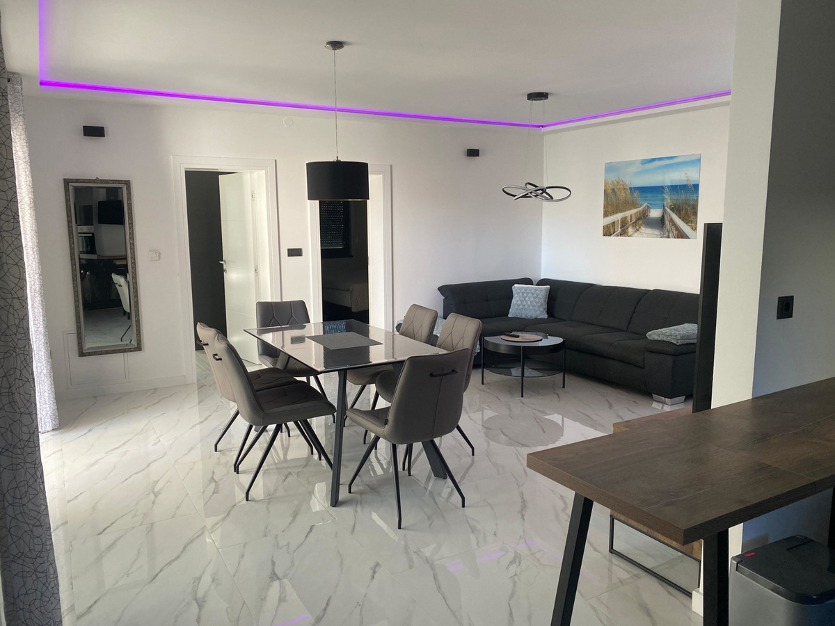 Vodice - Srima, stanovanja v neposredni bližini plaže
