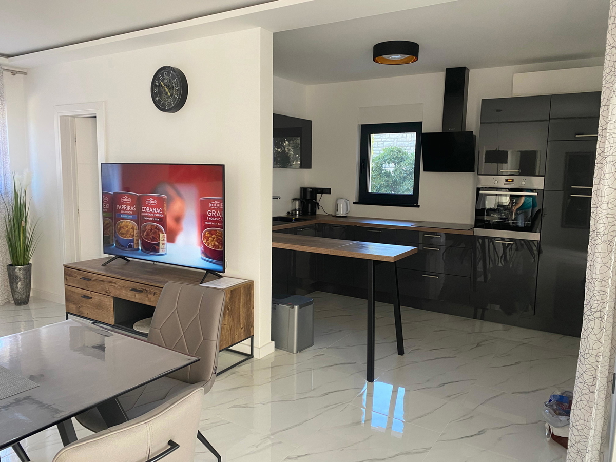 Vodice - Srima, stanovanja v neposredni bližini plaže
