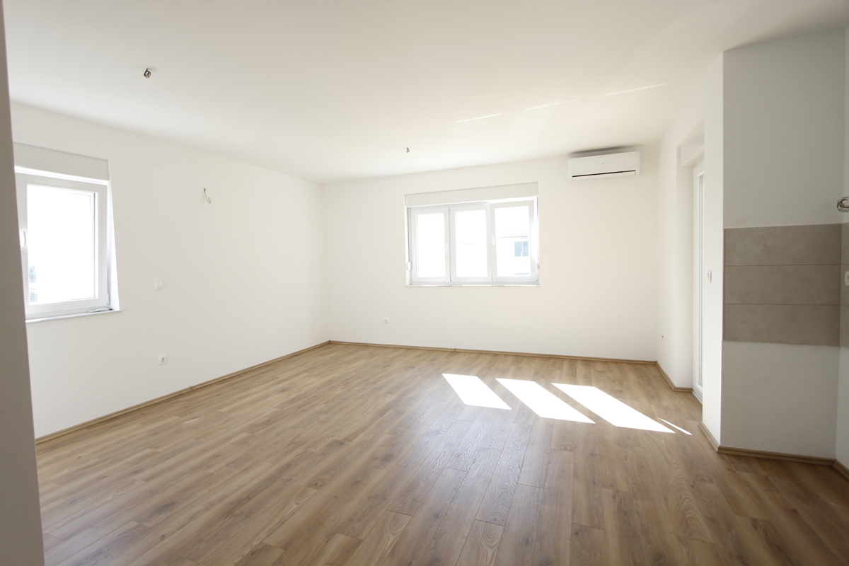 Prostorno štiriprostorsko stanovanje z vrtom - novogradnja