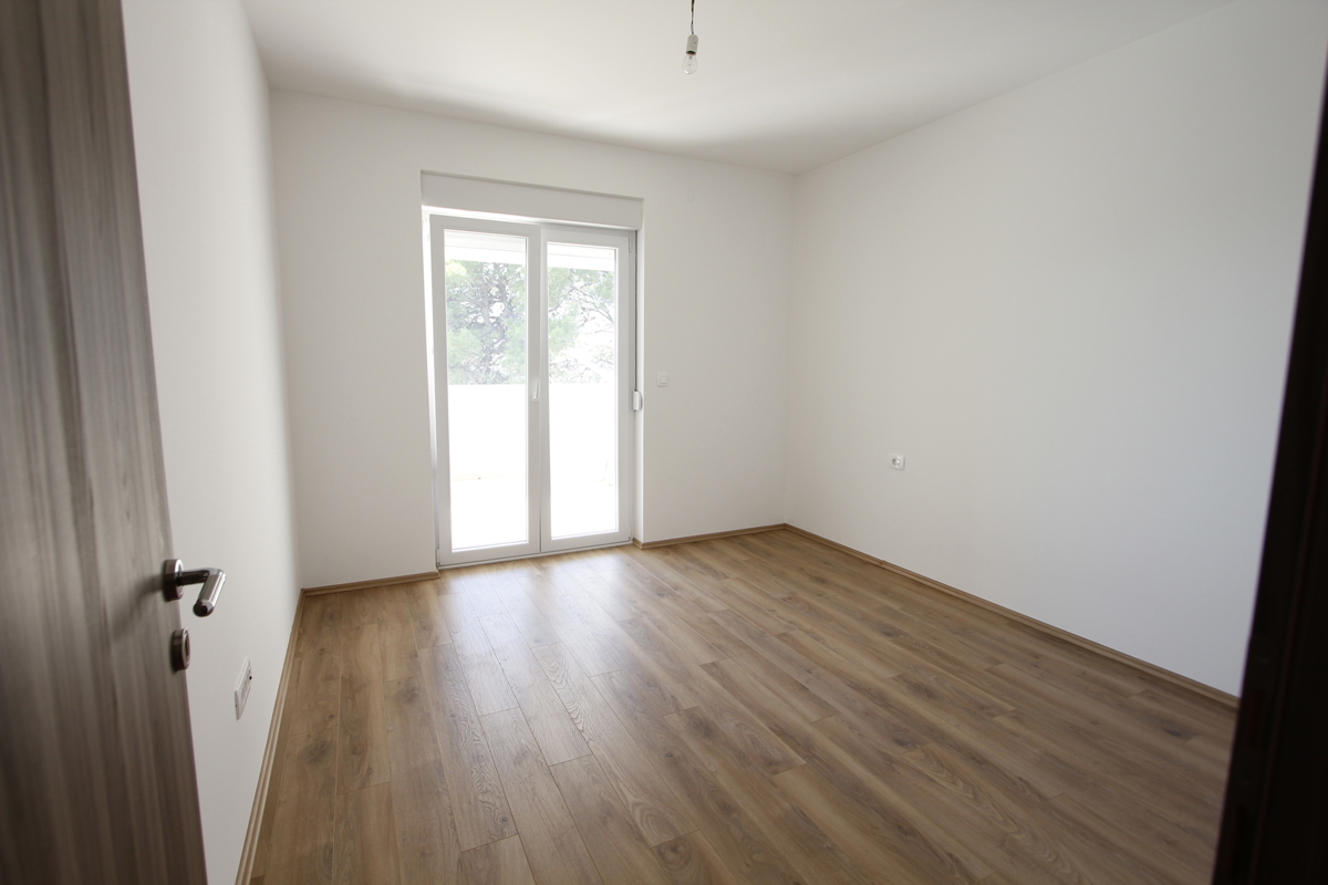 Prostorno štiriprostorsko stanovanje z vrtom - novogradnja