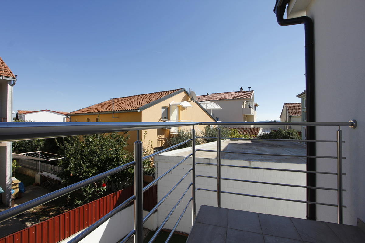 Prostorno štiriprostorsko stanovanje z vrtom - novogradnja