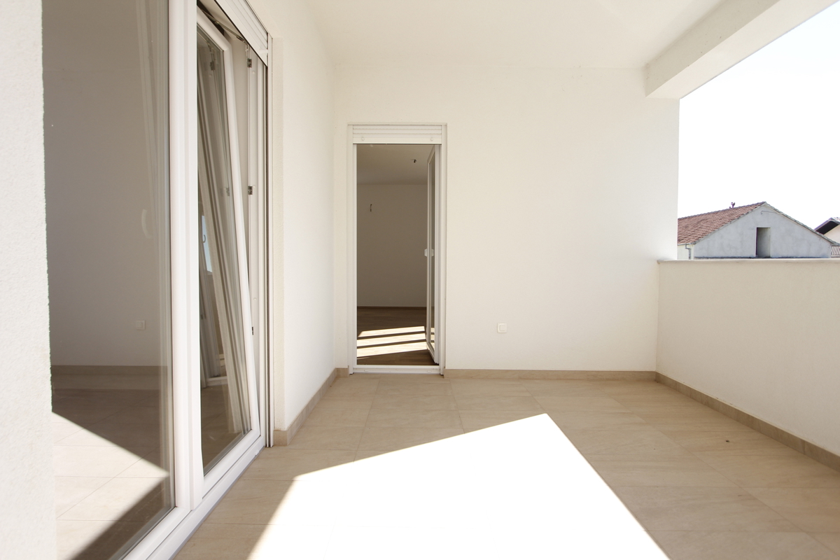 Prostorno štiriprostorsko stanovanje z vrtom - novogradnja