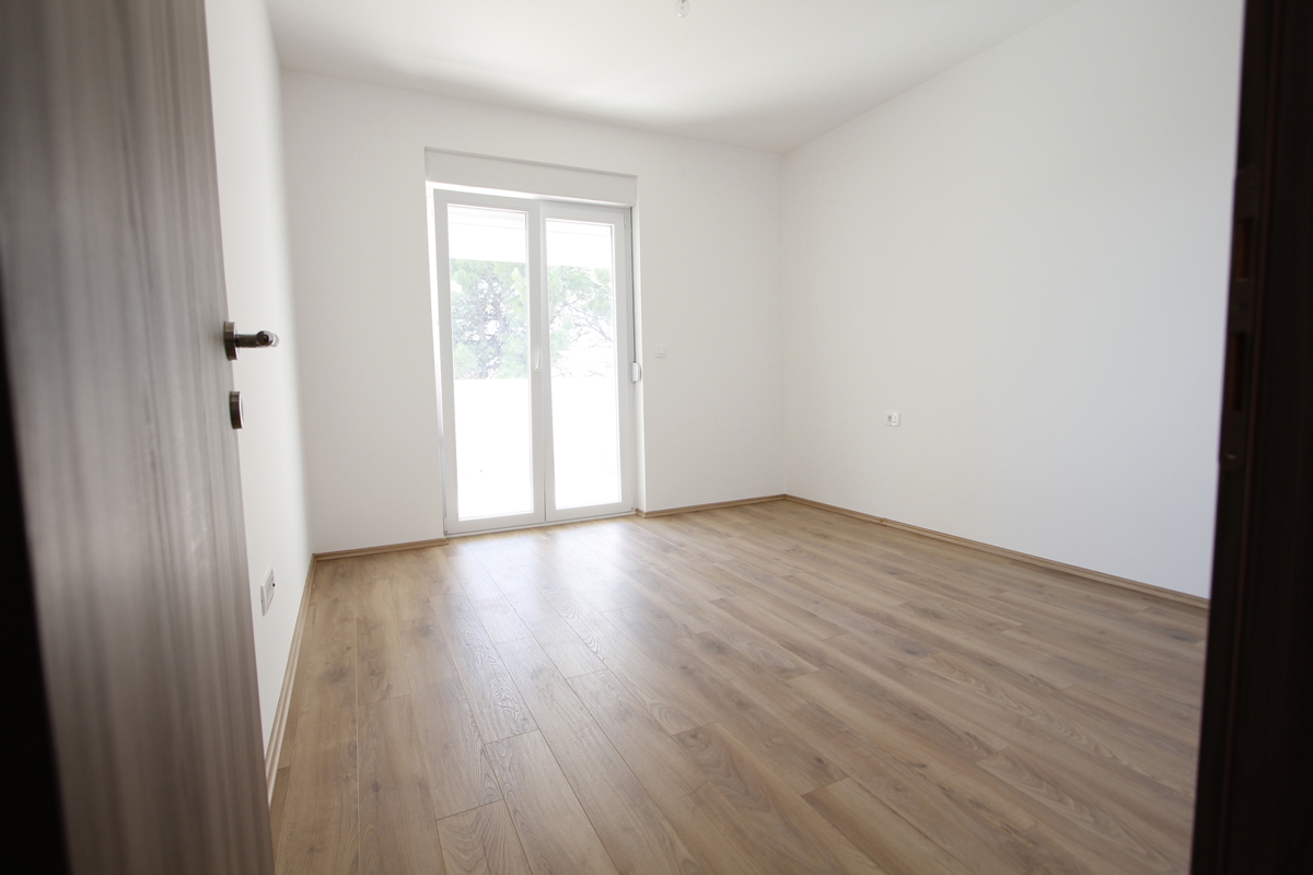 Prostorno štiriprostorsko stanovanje z vrtom - novogradnja