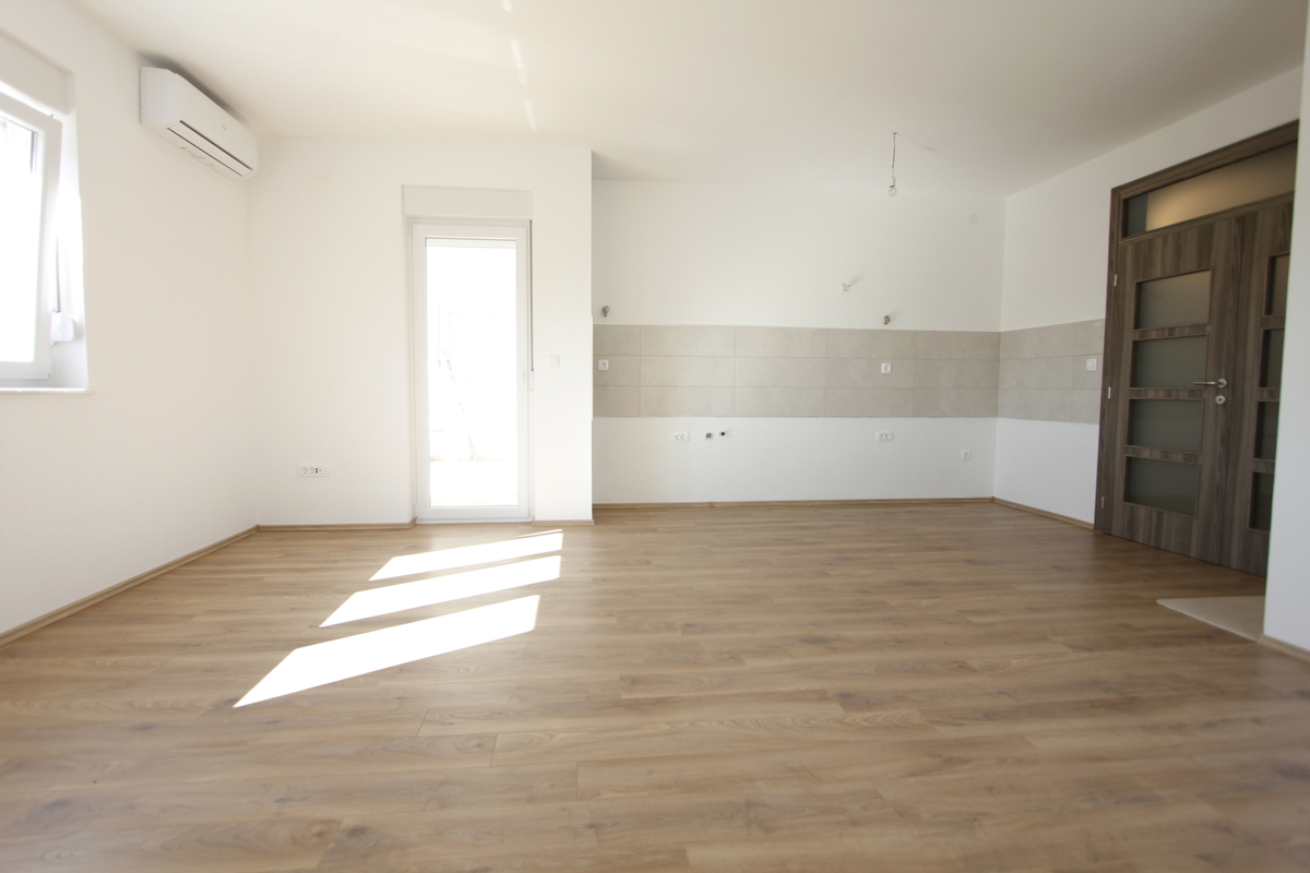 Prostorno štiriprostorsko stanovanje z vrtom - novogradnja