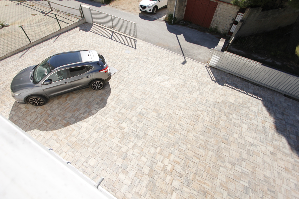 Prostorno štiriprostorsko stanovanje z vrtom - novogradnja