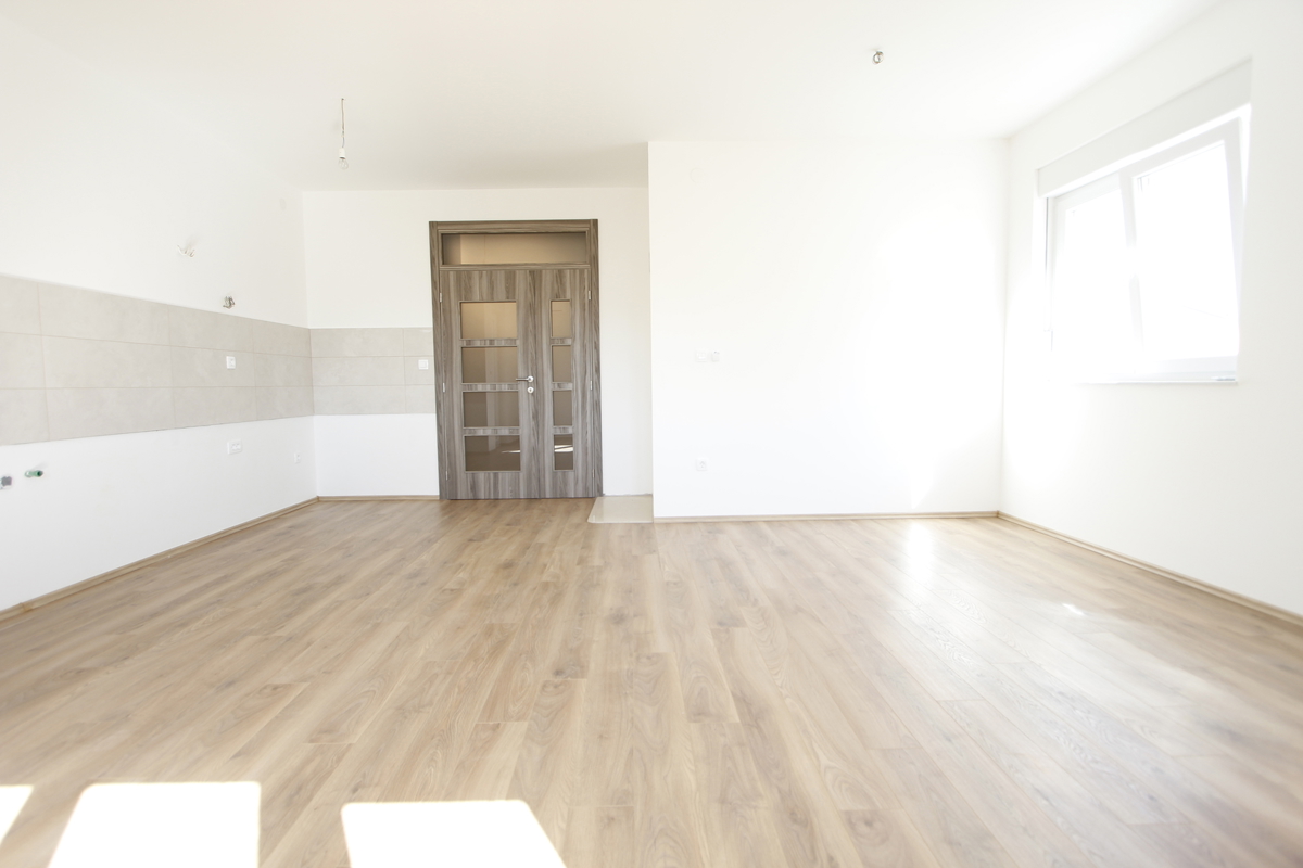 Prostorno štiriprostorsko stanovanje z vrtom - novogradnja