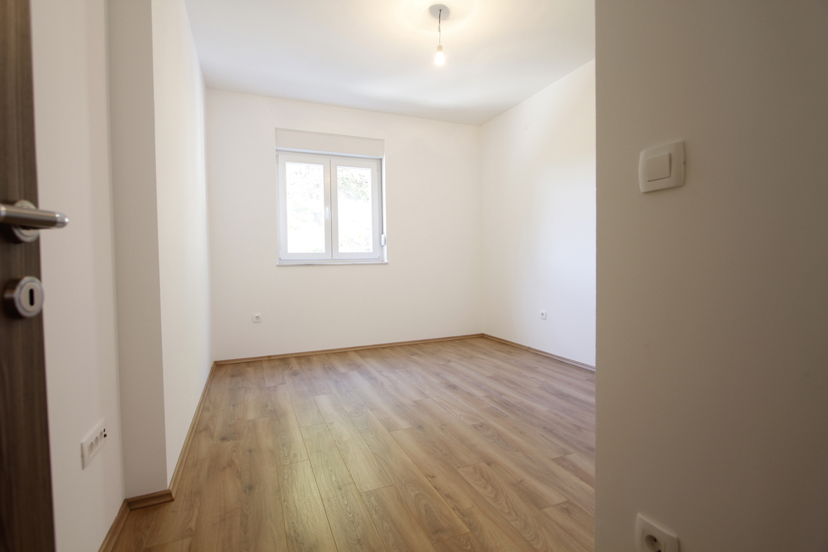 Prostorno štiriprostorsko stanovanje z vrtom - novogradnja