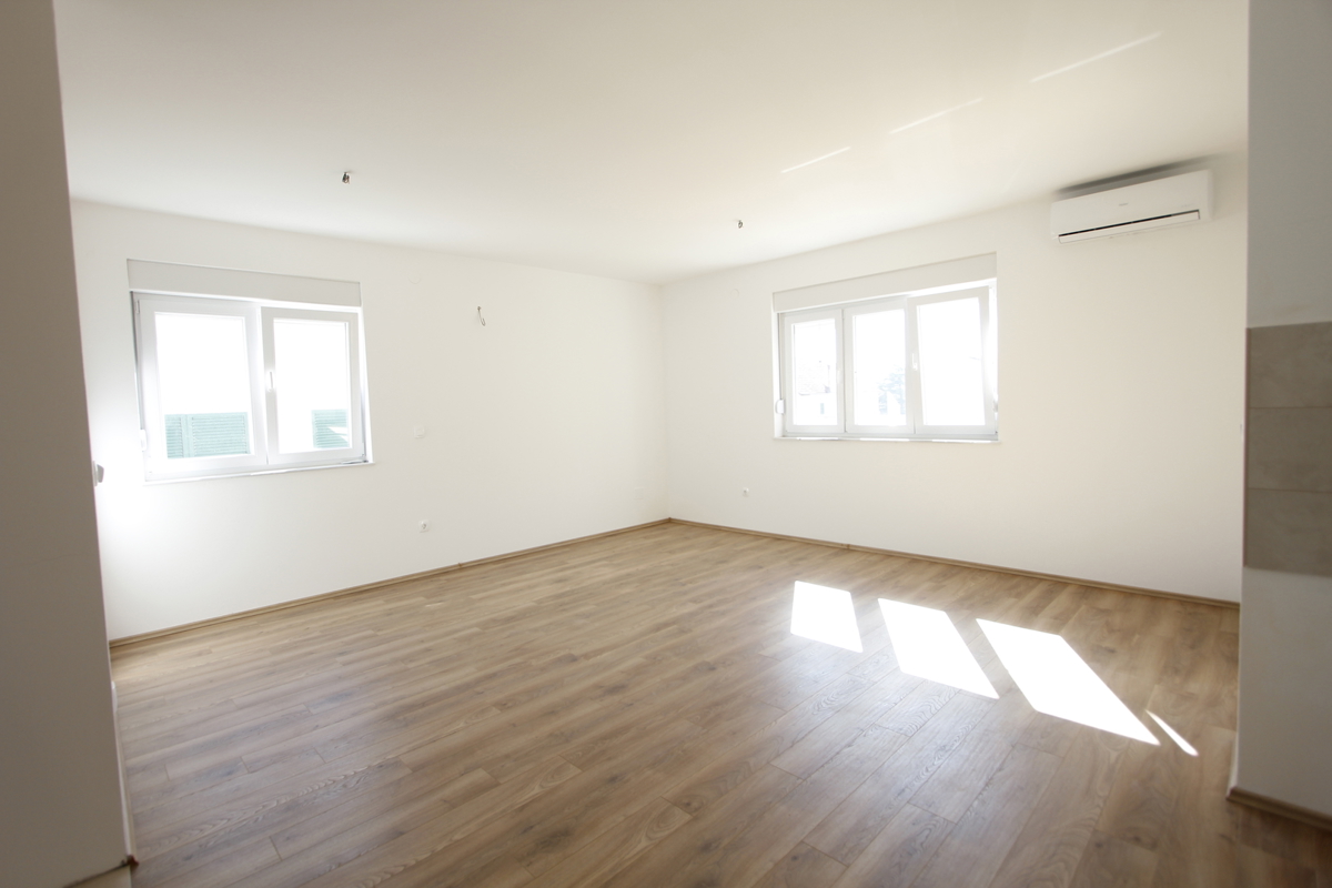 Prostorno štiriprostorsko stanovanje z vrtom - novogradnja