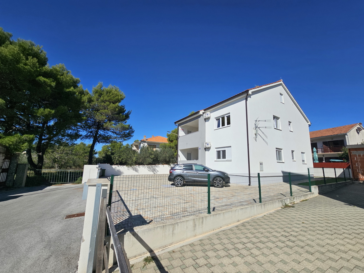 Prostorno štiriprostorsko stanovanje z vrtom - novogradnja