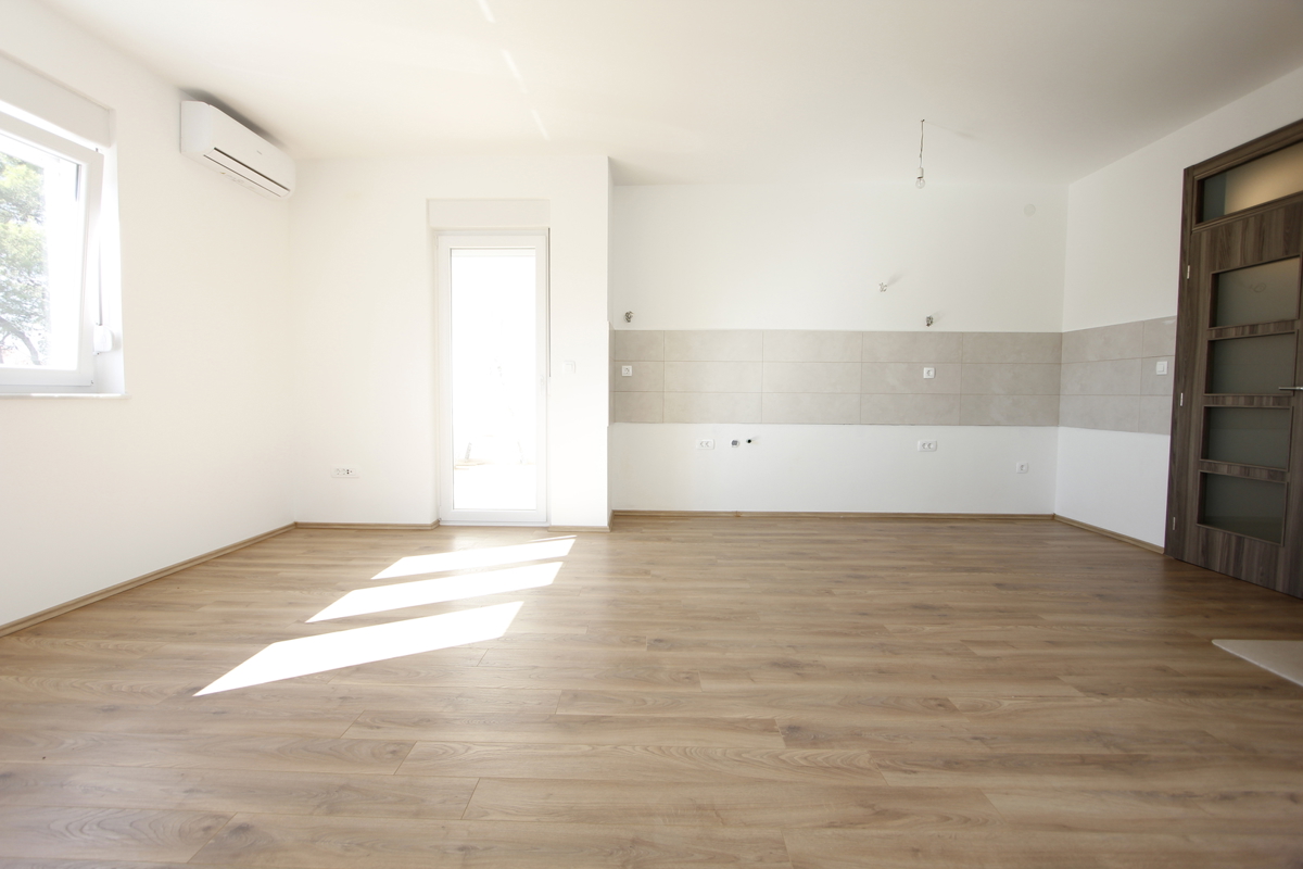 Prostorno štiriprostorsko stanovanje z vrtom - novogradnja