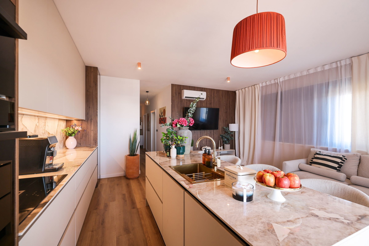 Luksuzni dvonadstropni penthouse s strešno teraso