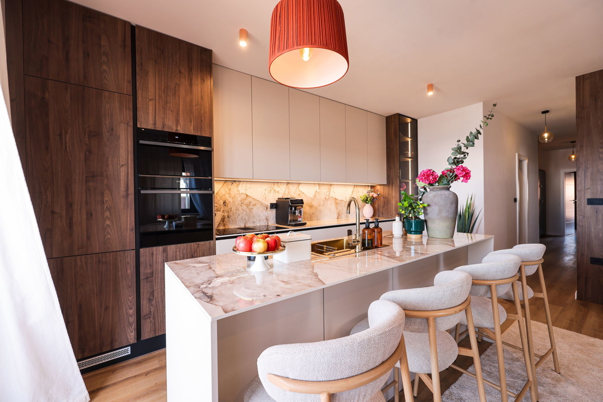 Luksuzni dvonadstropni penthouse s strešno teraso