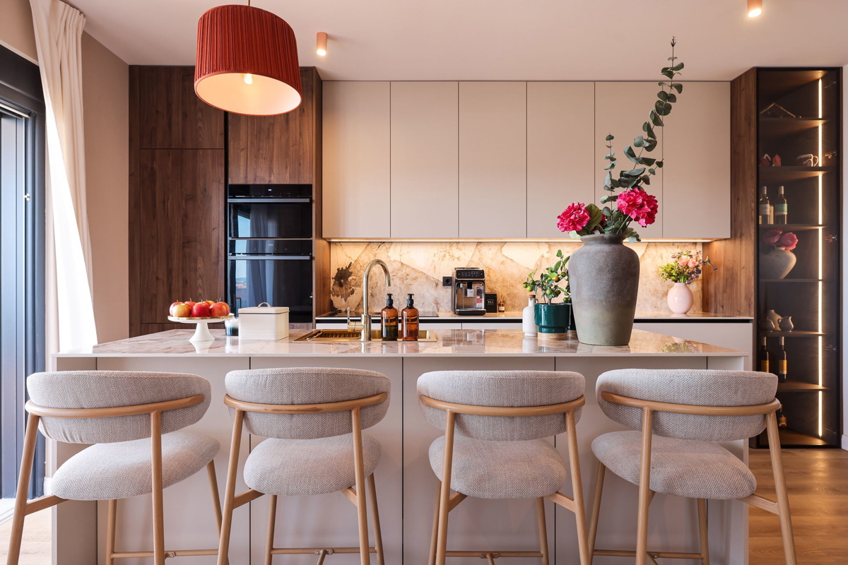 Luksuzni dvonadstropni penthouse s strešno teraso