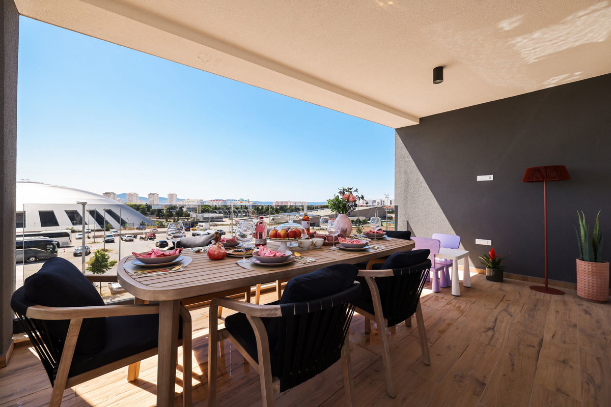 Luksuzni dvonadstropni penthouse s strešno teraso