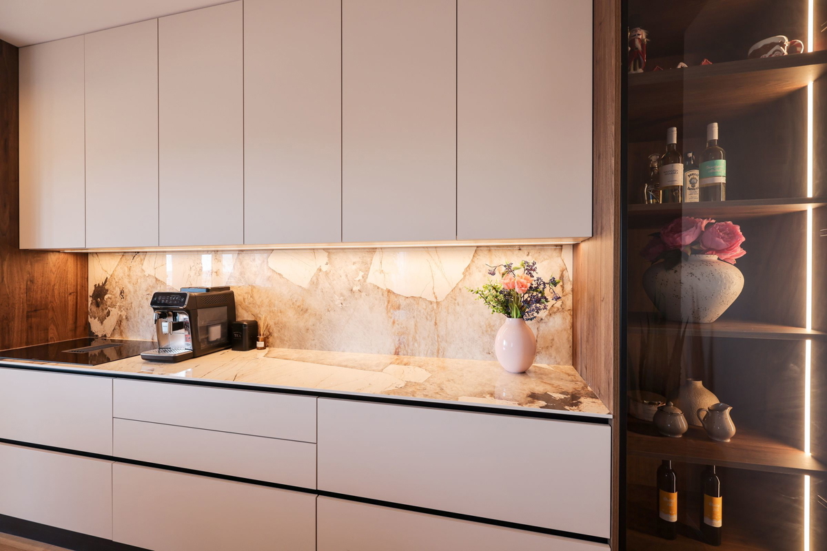 Luksuzni dvonadstropni penthouse s strešno teraso