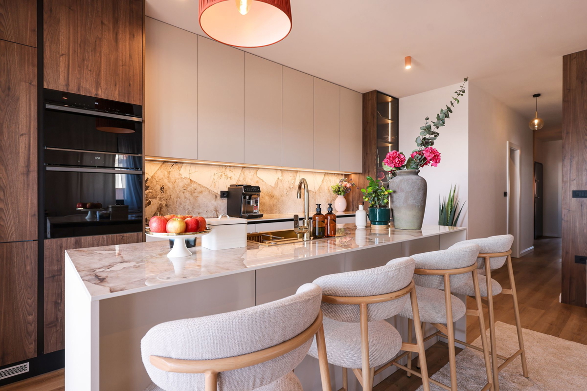 Luksuzni dvonadstropni penthouse s strešno teraso