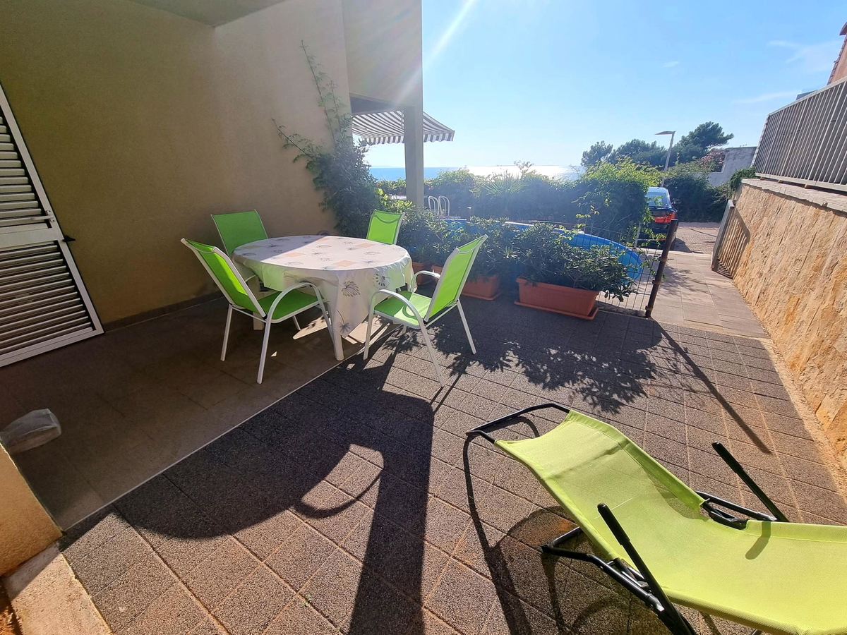 Investicija in življenje ob morju: stanovanje v Povljani s parkirnim mestom