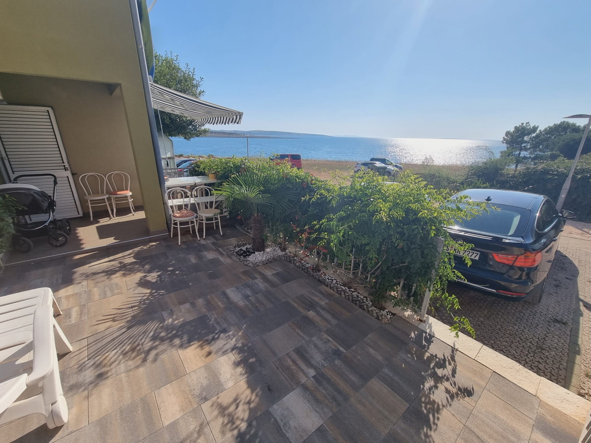 Investicija in življenje ob morju: stanovanje v Povljani s parkirnim mestom