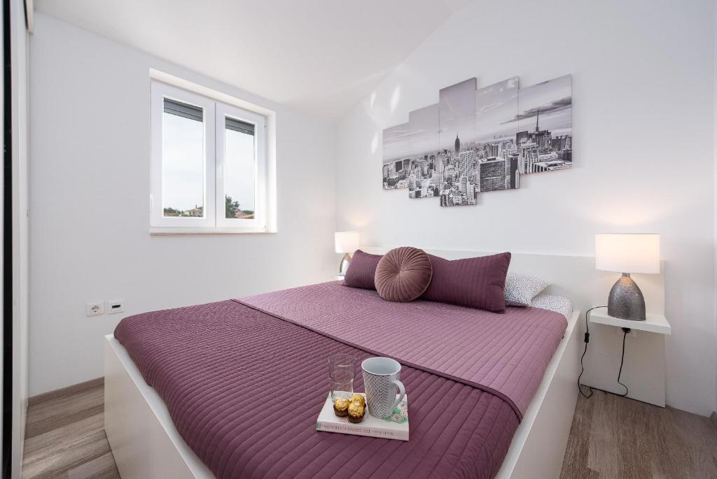 Vila z bazenom in slapom – zaseben raj blizu morja