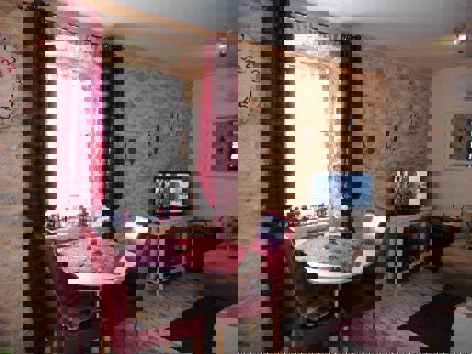 Kamnita hiša, primerna za turistični najem