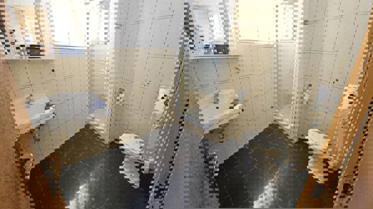 Hiša v prvem vrsti ob morju in plaži