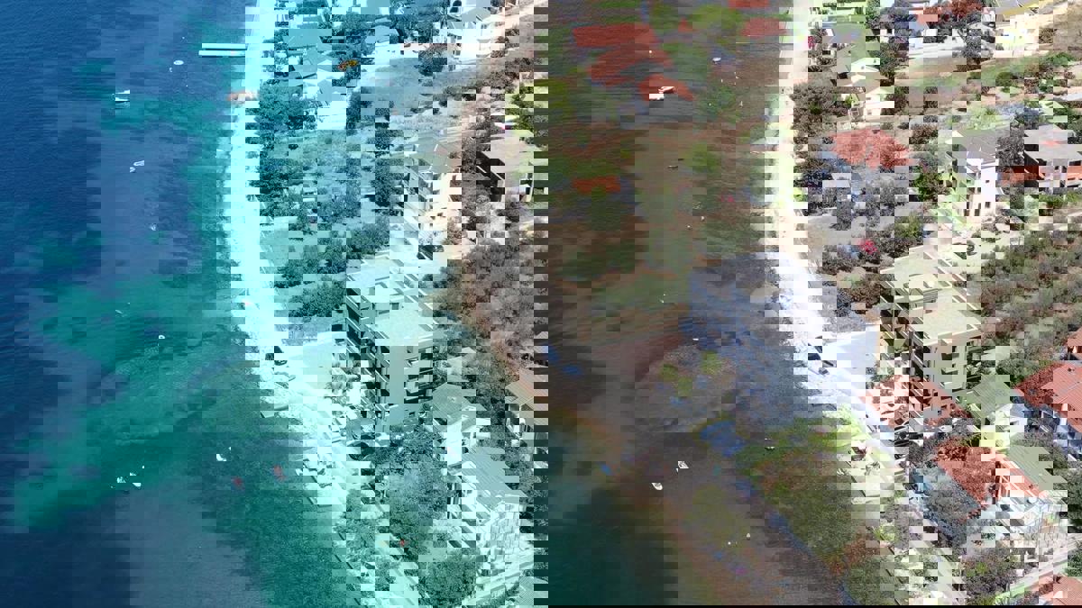 Hiša v prvem vrsti ob morju in plaži