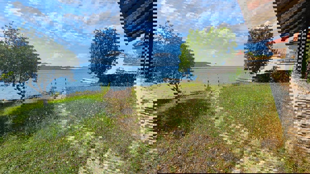 Hiša v prvem vrsti ob morju in plaži