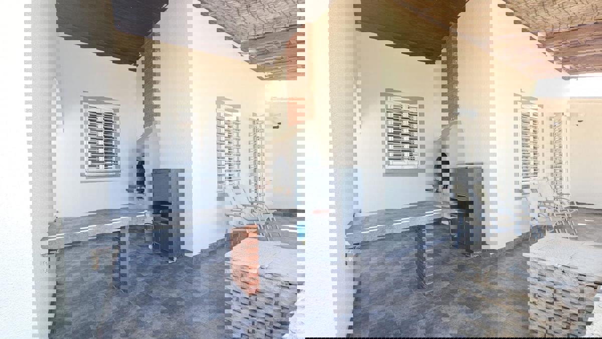 Hiša v prvem vrsti ob morju in plaži