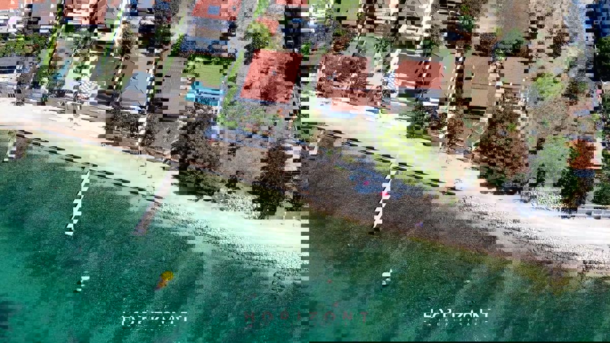 Hiša v prvem vrsti ob morju in plaži