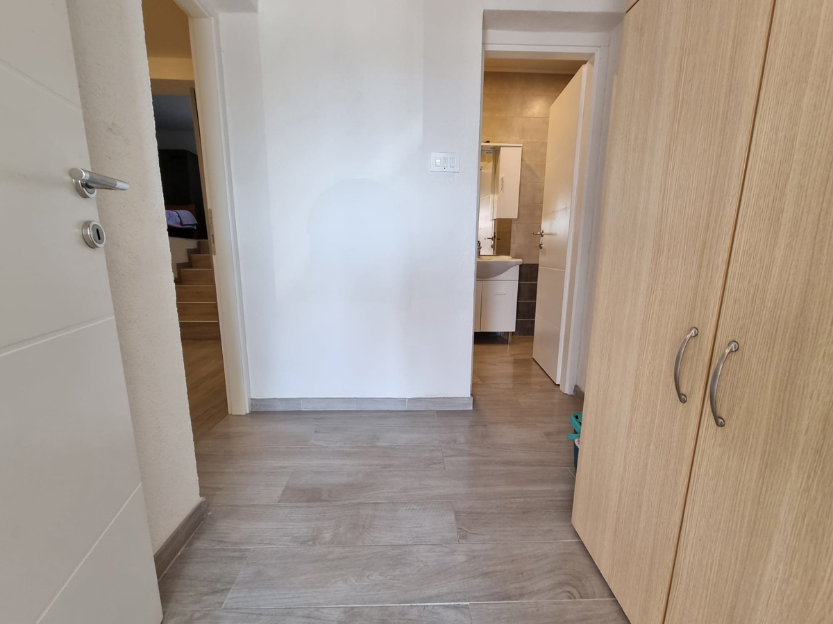 Kožino, trisobno stanovanje - drugi niz do morja in plaže