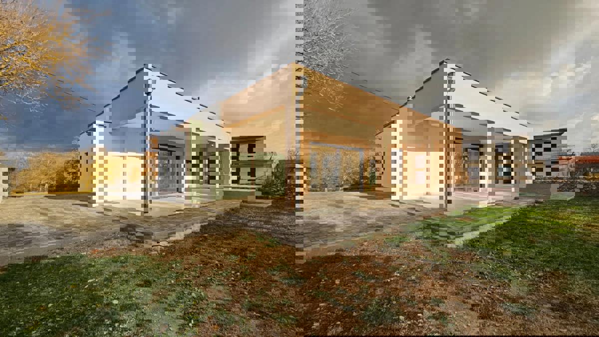 Moderna pritlična hiša v bližini Zadra