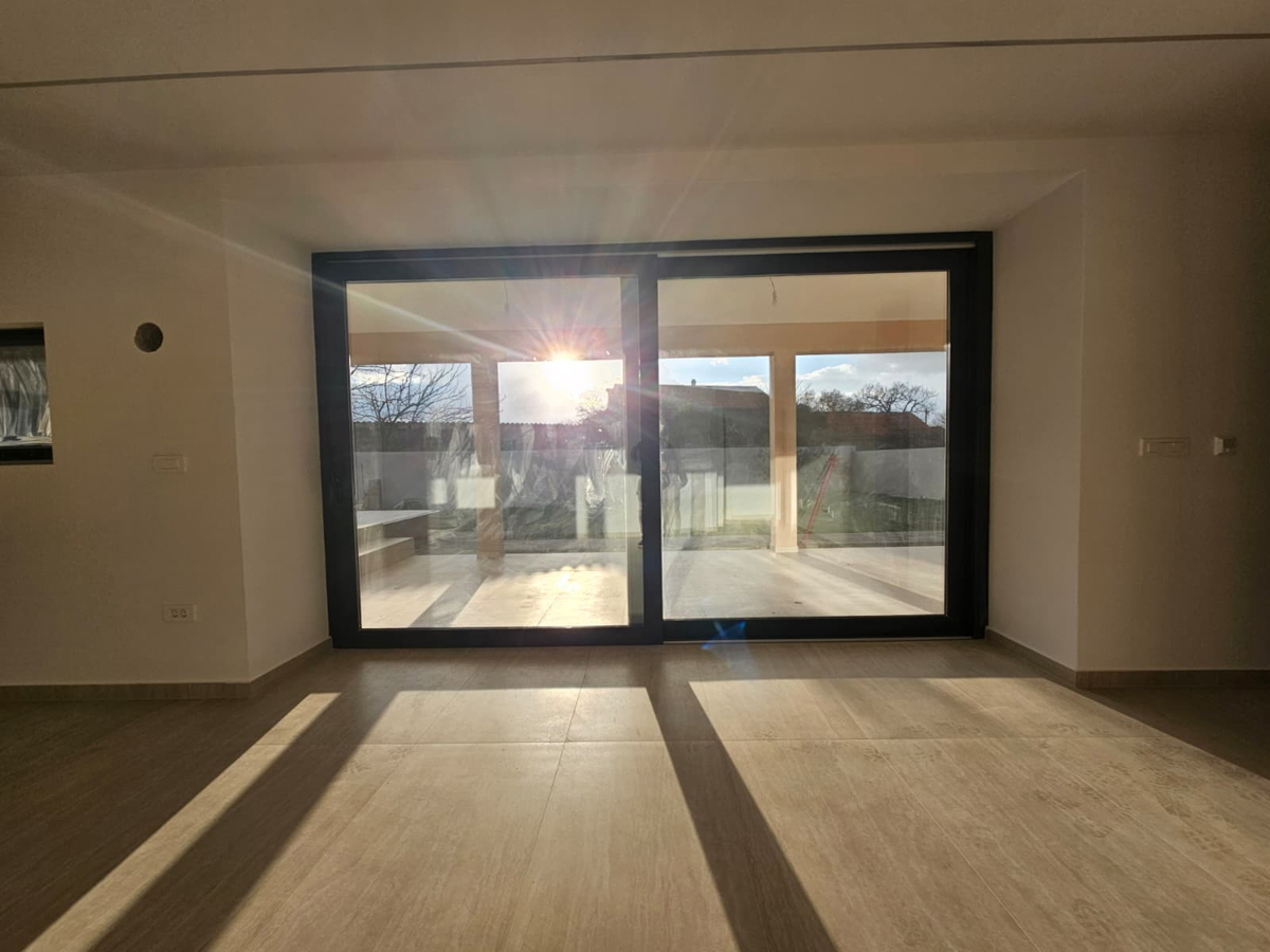 Moderna pritlična hiša v bližini Zadra