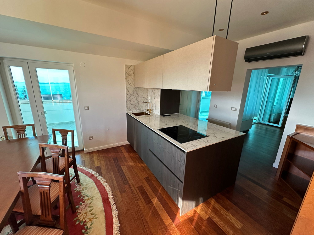 Prostorno stanovanje s panoramskim razgledom