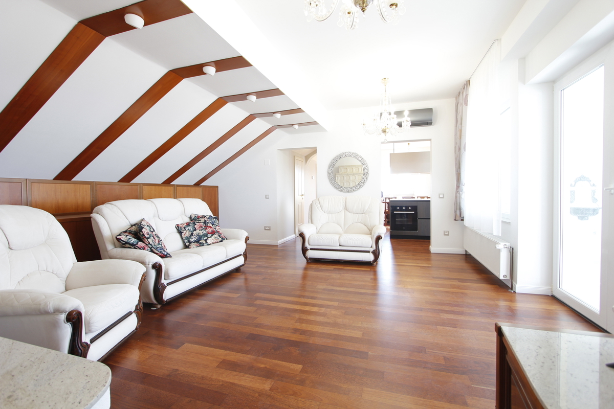 Prostorno stanovanje s panoramskim razgledom