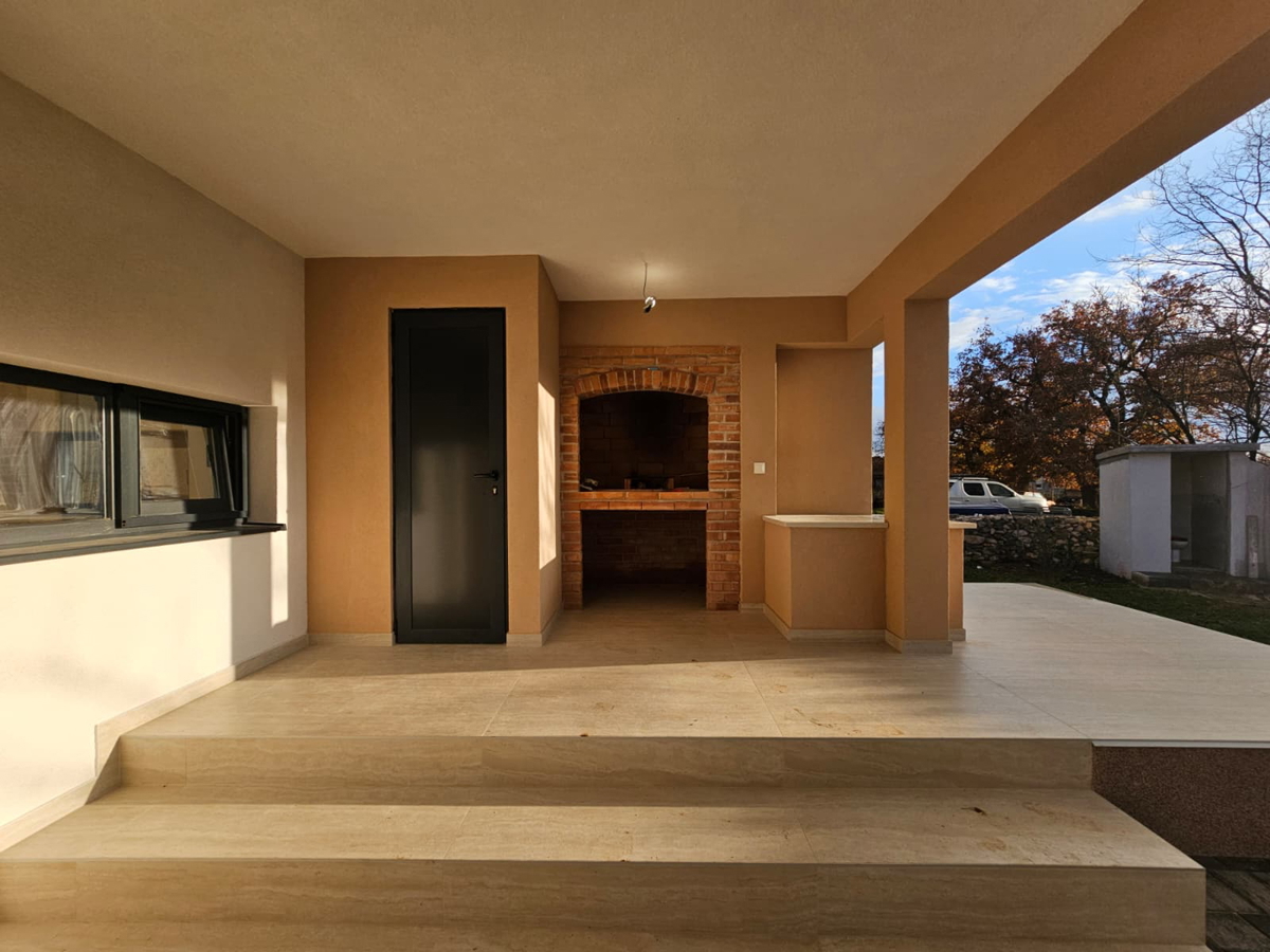 Moderna pritlična hiša v bližini Zadra