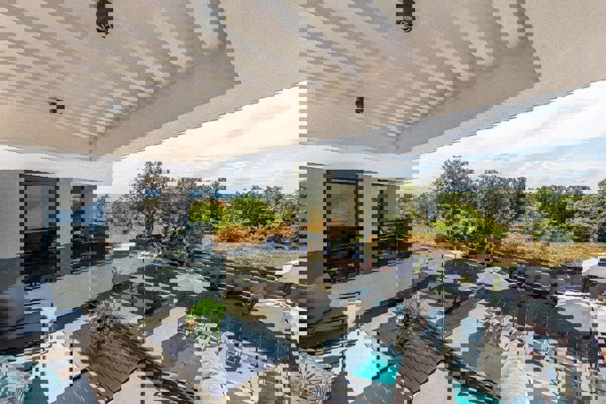 Prostorna moderna vila na mirni lokaciji