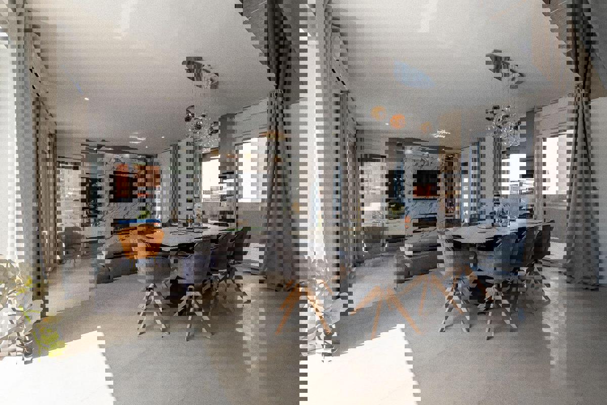 Prostorna moderna vila na mirni lokaciji