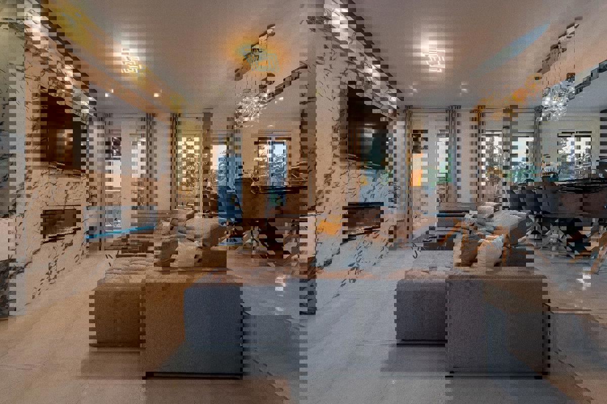 Prostorna moderna vila na mirni lokaciji