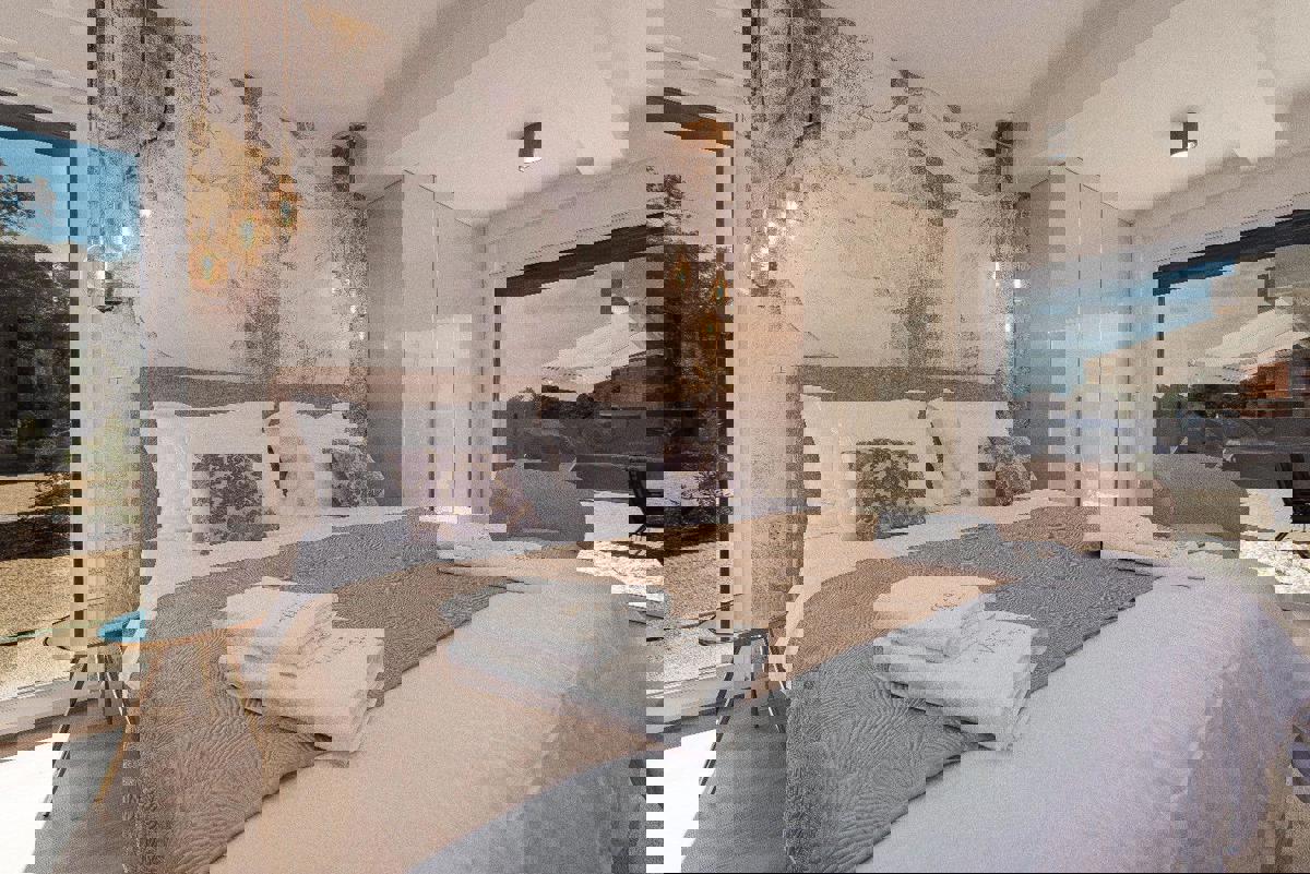 Prostorna moderna vila na mirni lokaciji